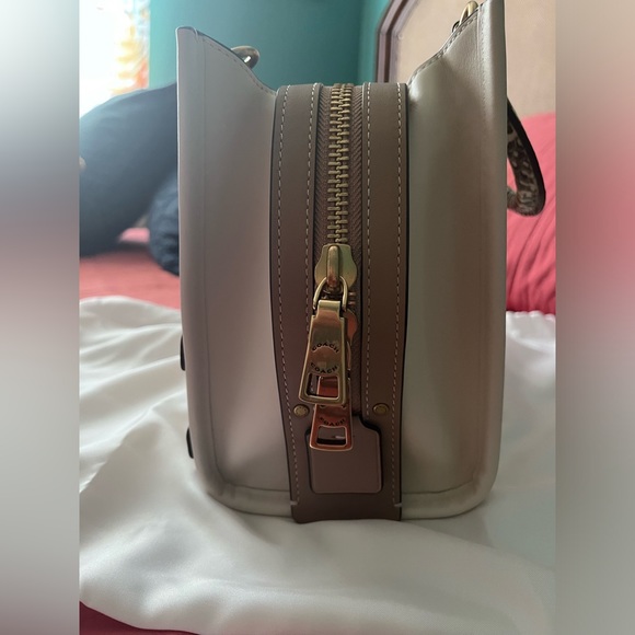 Coach Tea Rose Rogue 25 - Picture 5 of 16